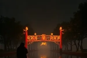《未寄出的明信片》封面，抽屉里摞起的一叠空白明信片